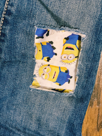 Distressed/Ripped Minions Skinny Jeans